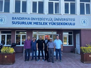Susurluk MHP İlçe Başkanı Ergün OKURLAR ve Yönetimi Yüksekokulumuzu ziyaret ettiler.